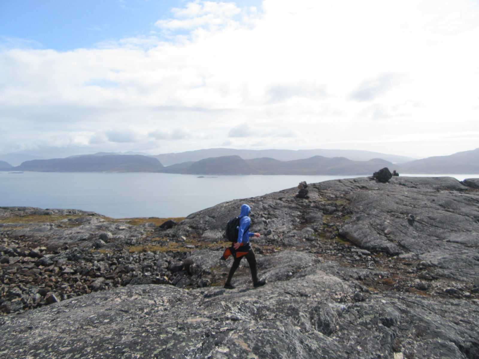 Walking along the ridge to the fijord view