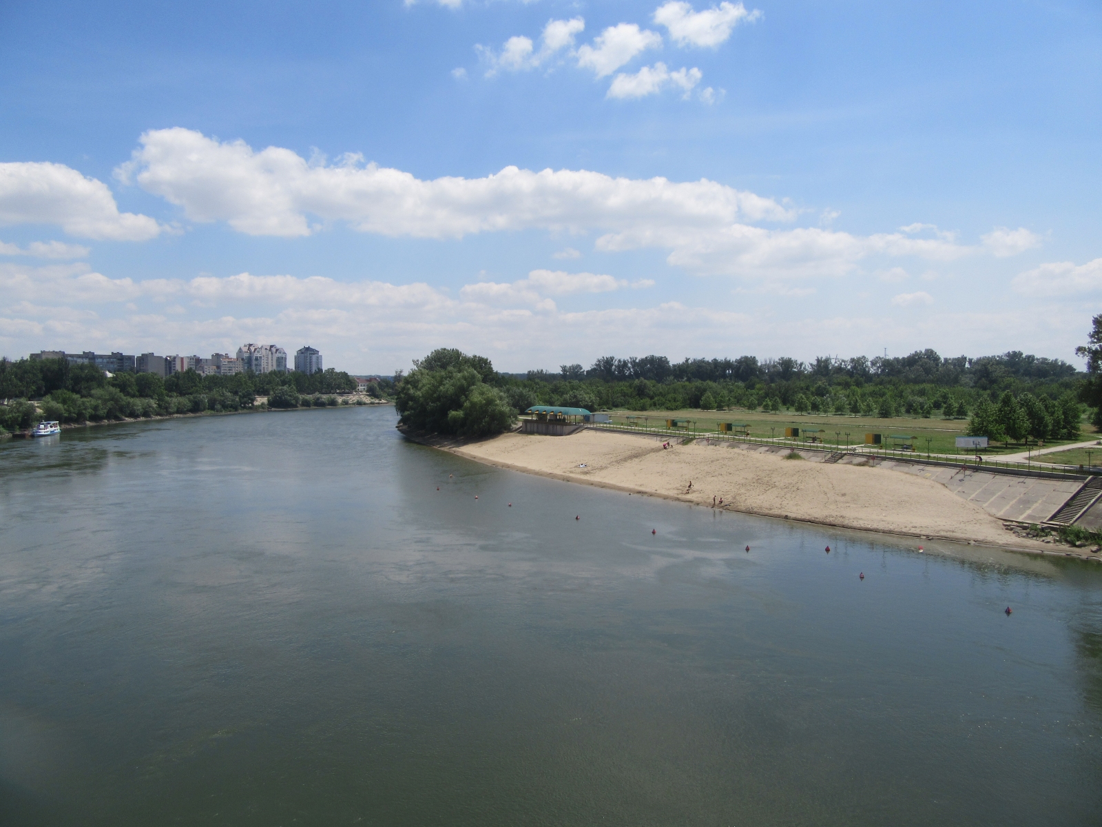 Dniestr-River-bank-and-beach-Tiraspol-PMR-Transnistria